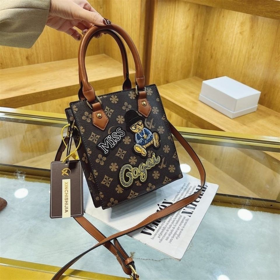 Túi đeo chéo thời trang túi đeo vai của phụ nữ túi xách hoa văn gấu