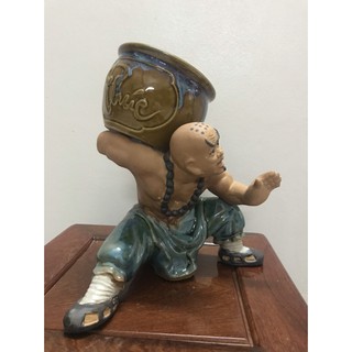 Chậu tượng La Hán cõng vò