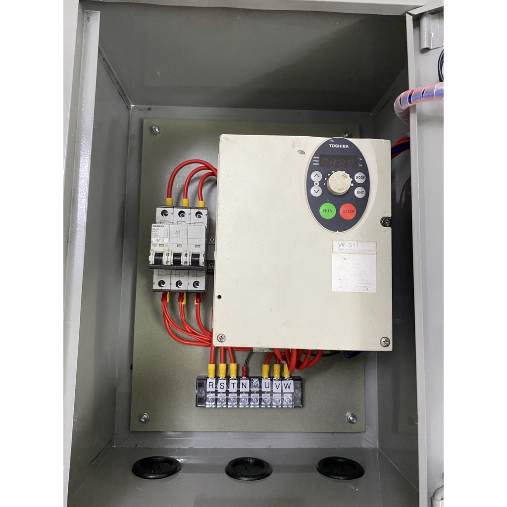 Tủ điện biến tần 2.2kW nguồn 380VAC làm theo yêu cầu