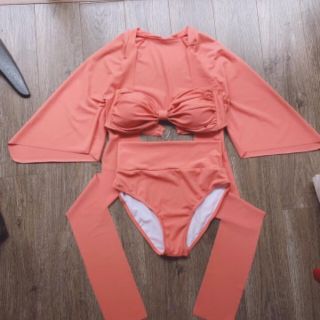 Bikini 2 mảnh Hồ Ngọc Hà. Hình thật.