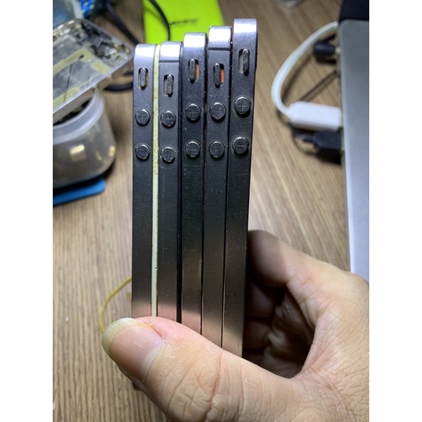 Combo 5 vỏ sườn iphone 4/4s hình thức khá đẹp lấy linh kiện