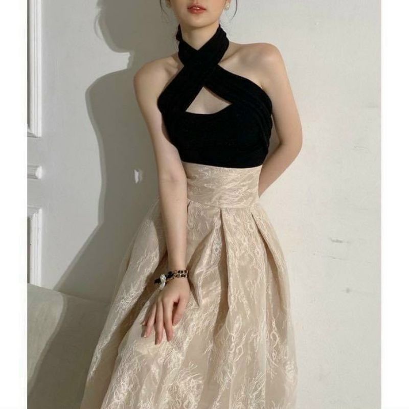 Áo thun đa năng mặc được 4 kiểu rất sang chảnh.