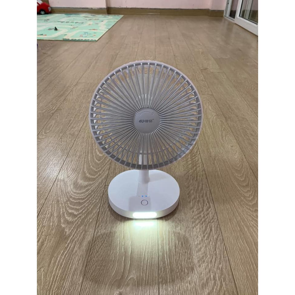 Quạt tích điện để bàn KM-F0326 sạc pin tích điện 3 cấp độ gió dung lượng pin 3600mAH thời gian sử dụng từ 5-6 giờ có đèn
