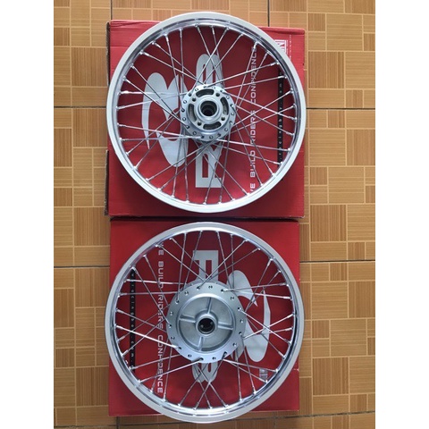 CĐN ya trước đĩa sau đùm dành cho sirius và exciter 2010 gắn như zin nhé ae