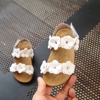 Sadal bé gái bé trai sục gấu