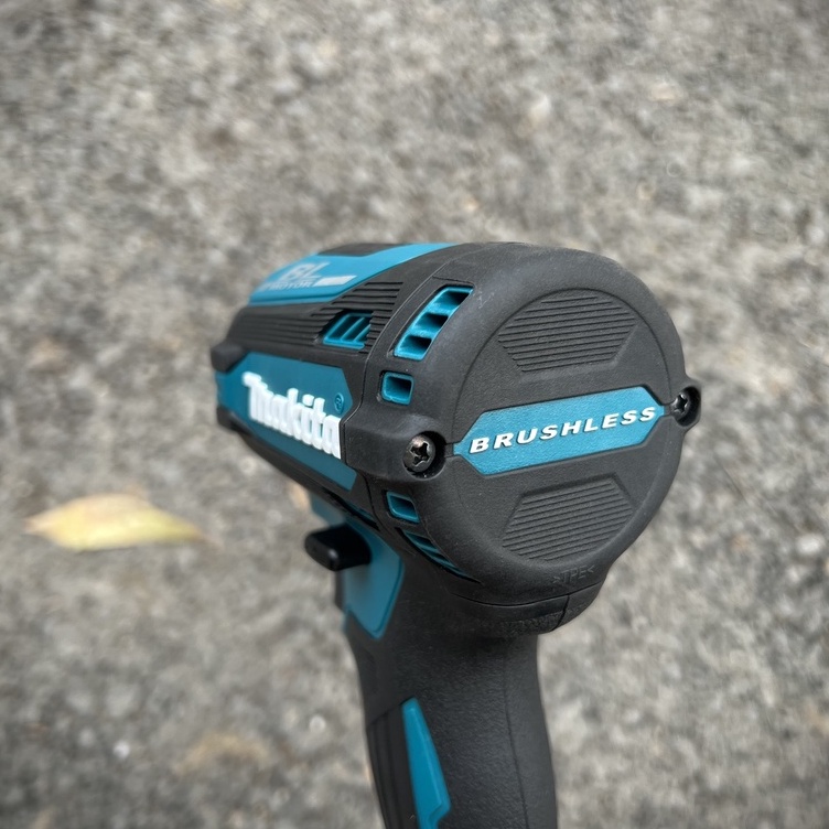 Máy bắt vít pin Makita XDT16 USA thân máy