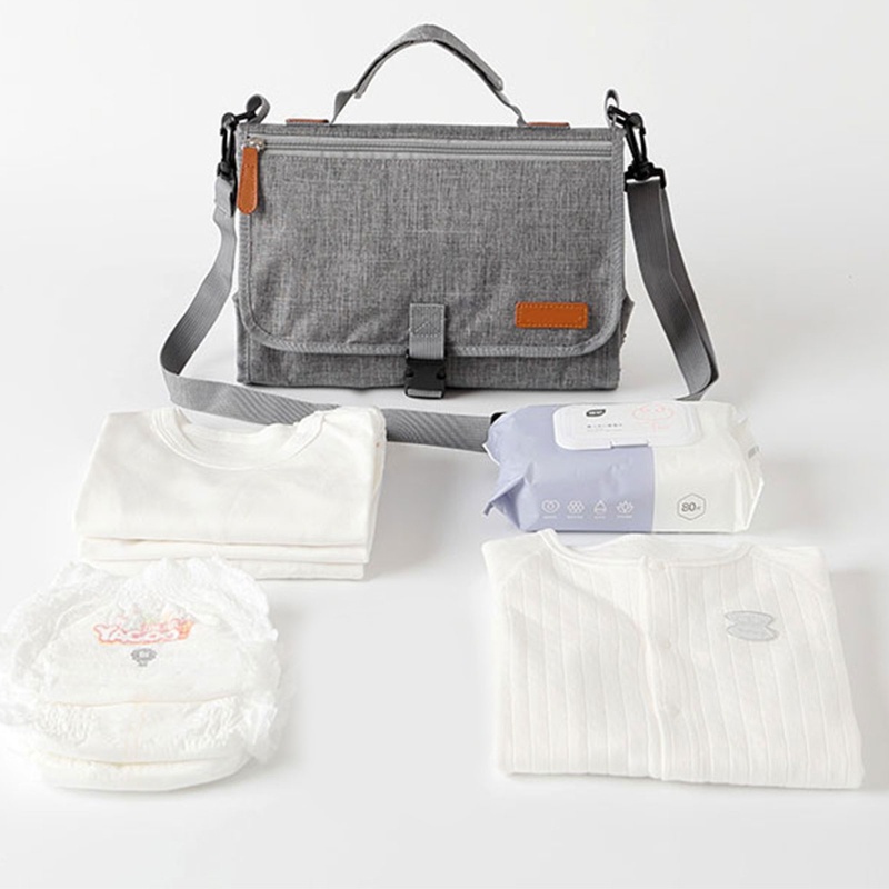 Thảm Thay Tã Di Động Có Thể Gập Gọn Và Tay Cầm Có Thể Giặt Rửa