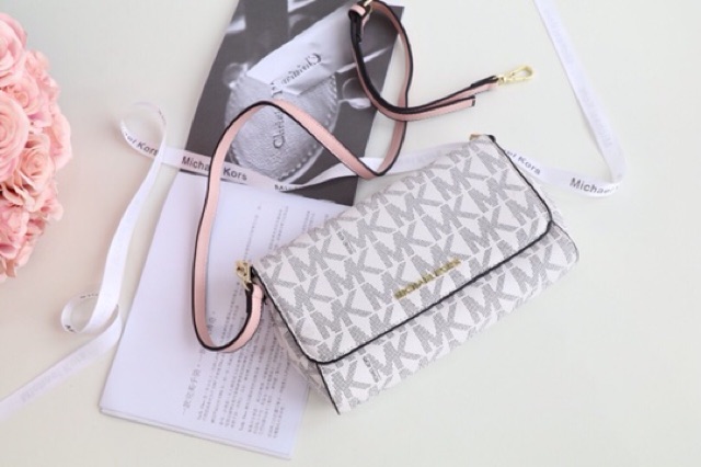 Túi đeo chéo MK Michael Kors nắp size 22