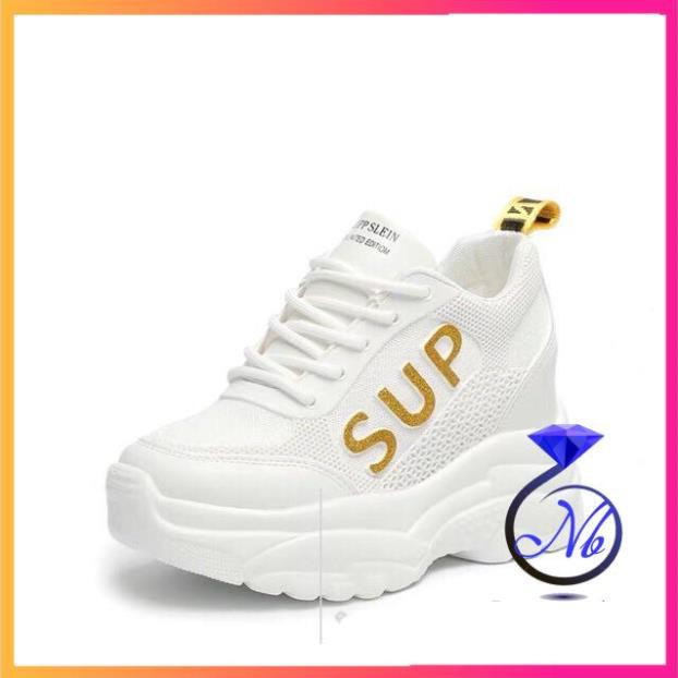Giày thể thao chữ SUP
