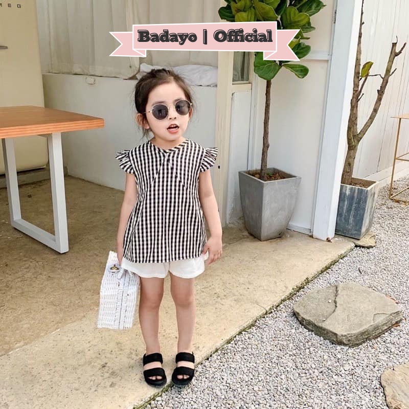 Bộ đồ bé gái sét áo kẻ thô tay cánh tiên quần sooc trắng cho bé gái thời trang trẻ em BADAYO SF1330