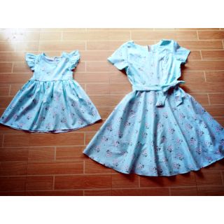 Váy đôi mẹ và bé (đổi vải hoa nhí vàng)