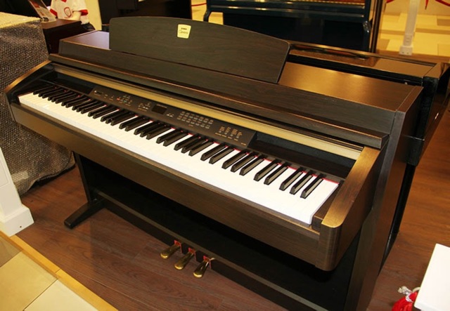 Đàn piano Yamaha CLP 230