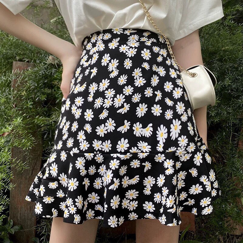 SET BỘ CÚC HOẠ MI CHÂN VÁY VÀ ÁO THUN DAISY TRẮNG ĐEN ULZZANG - CHÂN VÁY ĐUÔI CÁ NGẮN HOA CÚC XOÈ MÀU ĐEN HOT | BigBuy360 - bigbuy360.vn