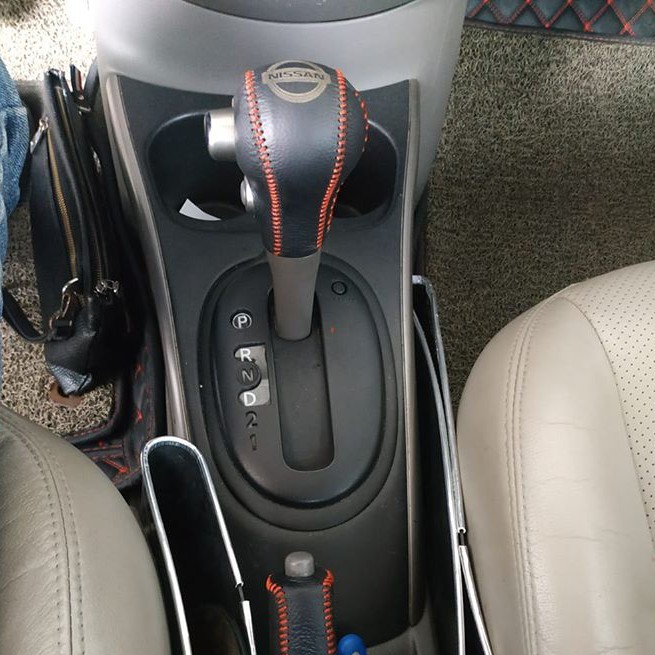 Bọc Cần Số, Tay Phanh xe NISSAN SUNNY SỐ TỰ ĐỘNG, Da Bò Nhiều Màu Sắc, Khắc logo hãng xe..