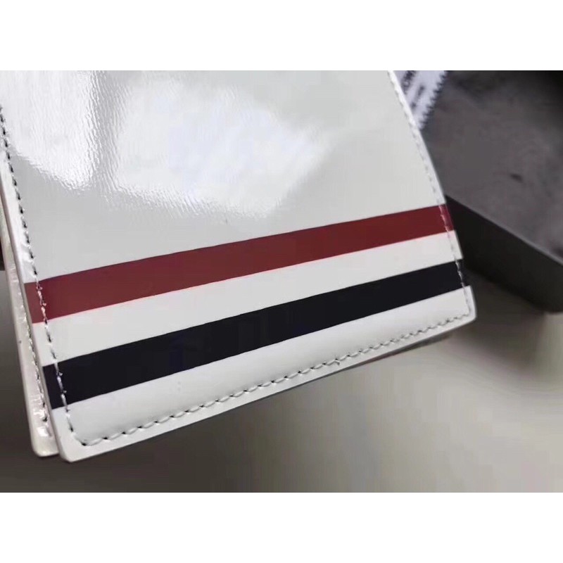 Ví nam dáng gập da bóng đường viền sọc màu logo thom browne