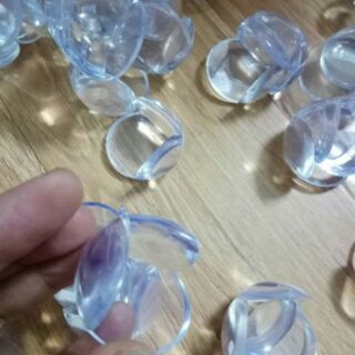 Sét 4 miếng bịt góc bàn silicon