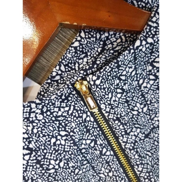 Đầm Calvin klein xịn dáng xoè có tay dây kéo vàng sau lưng