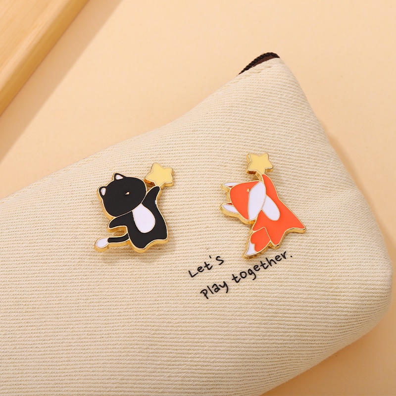 Huy Hiệu Cài Áo Hình Mèo / Cáo Hoạt Hình Đáng Yêu