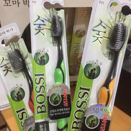 Bàn chải đánh răng than tre hoạt tính Hàn Quốc BOSSI màu ngẫu nhiên