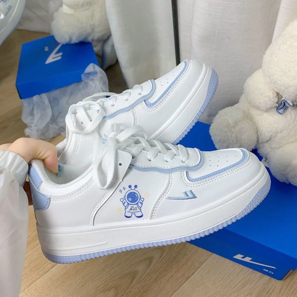Giày Thể Thao Màu Trắng Hình Gấu Dâu Tây Phong Cách ulzzang Hàn Quốc Thời Trang Xuân Hè Hàng Mới Dành Cho Nữ 2022