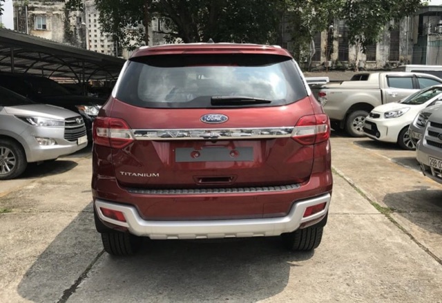 Logo chữ TITANIUM dành cho ford everest, ecosport, ranger focus