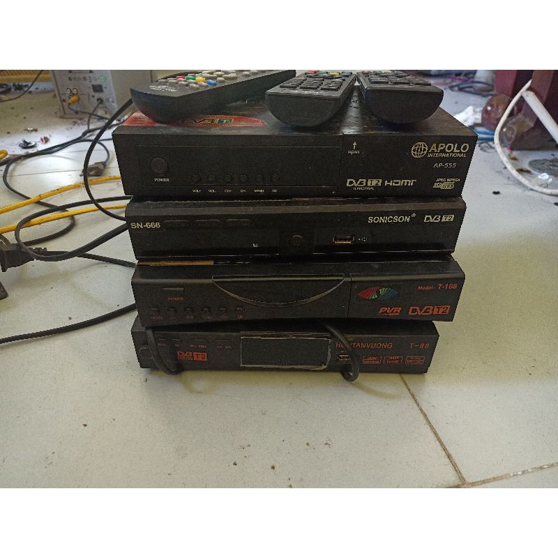 đầu DVB T2 kèm khiển