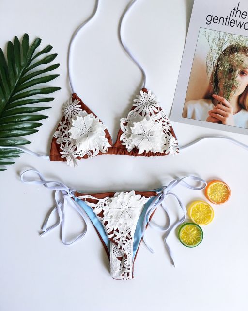 Bikini tam giác viền hoa nổi