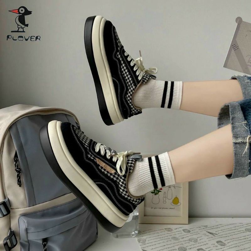 Giầy thể thao mới họa tiết răng sói caro độn đế 4-5p