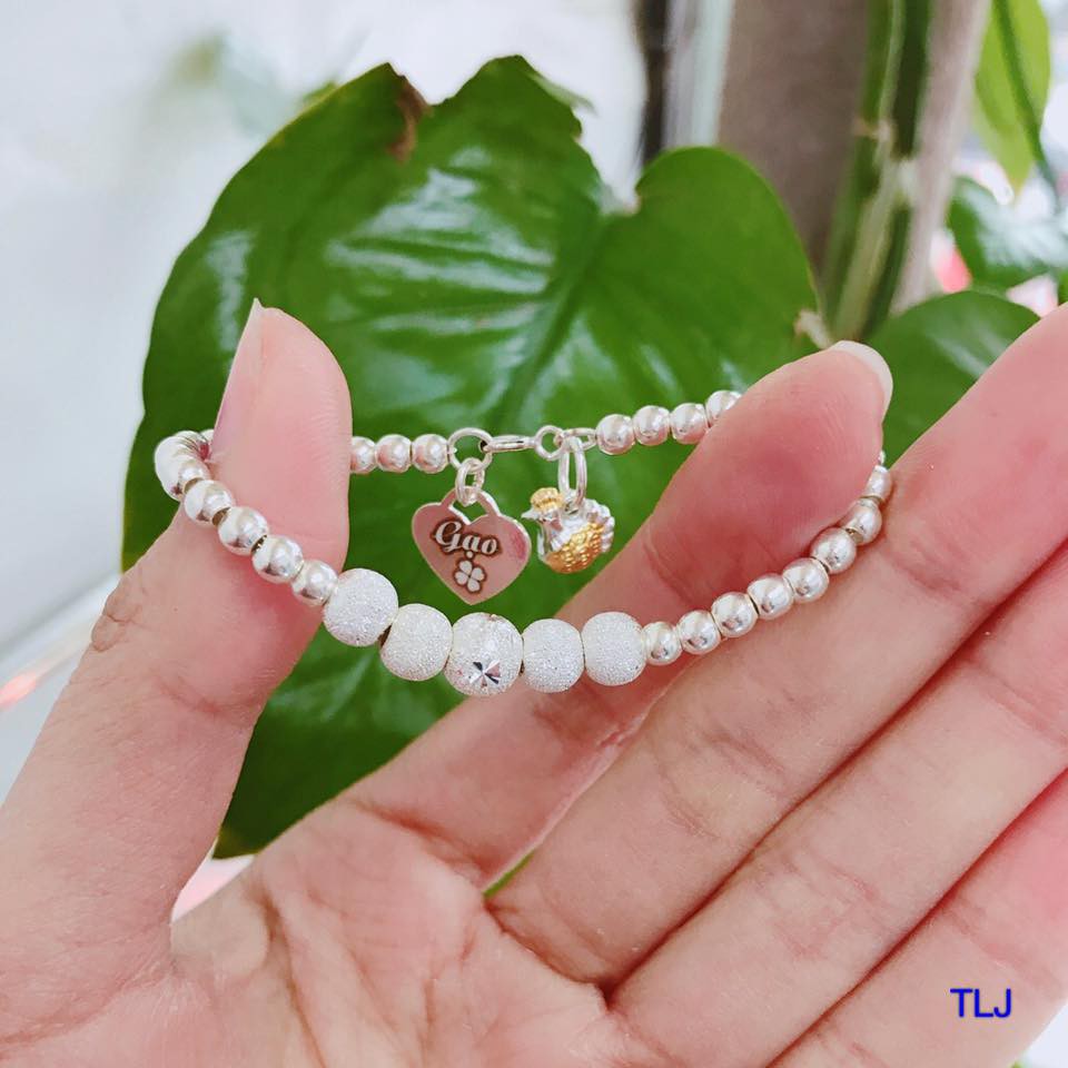 Lắc tay bi bạc khắc tên cho bé ( có loại dây trơn và loại khắc chữ ạ)