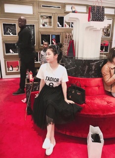 Chân váy ren dài 2 lớp