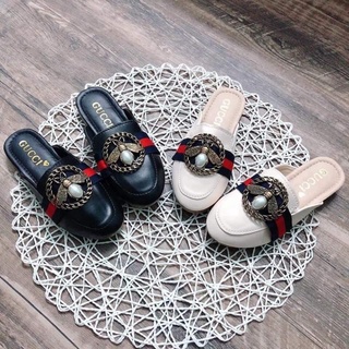 Sục bé gái đính con ong sục nữ sục đôi mẹ và bé - hình thật