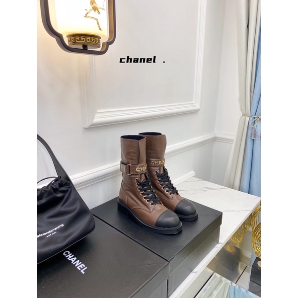 Giày cao cổ da Chanel phong cách thanh lịch tạo cảm giác khác biệt, vải da bê, đế kết hợp nhiều lớp