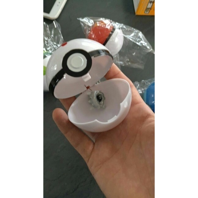 1 Quả Cầu Pokemon 7cm + 1 Mô Hình Đồ Chơi