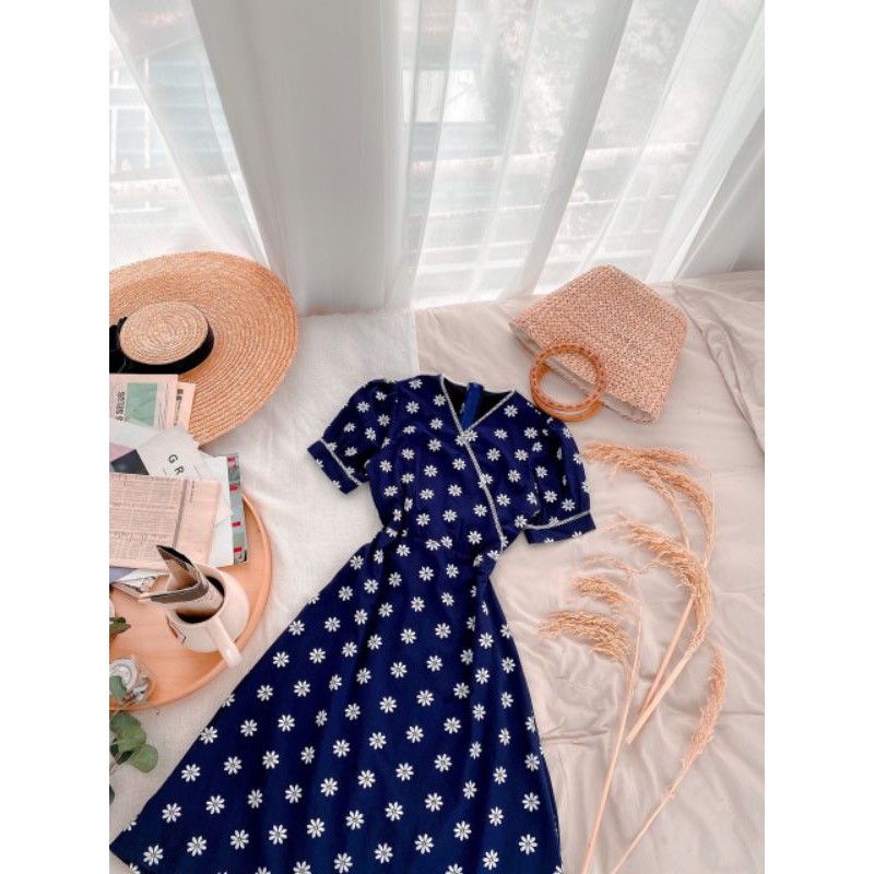 ĐẦM XANH HOA CÚC ĐẮP CHÉO VIỀN REN🌸Xinh và sang cực kì luôn mấy nàng ơi. Form xoè nhẹ tôn dáng