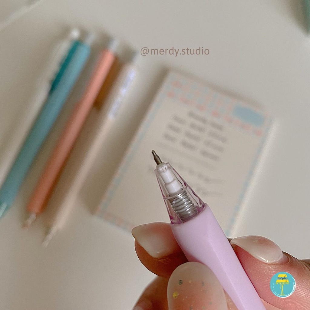 Bút bấm DOMI vỏ pastel mực đen, ngòi 0.5mm