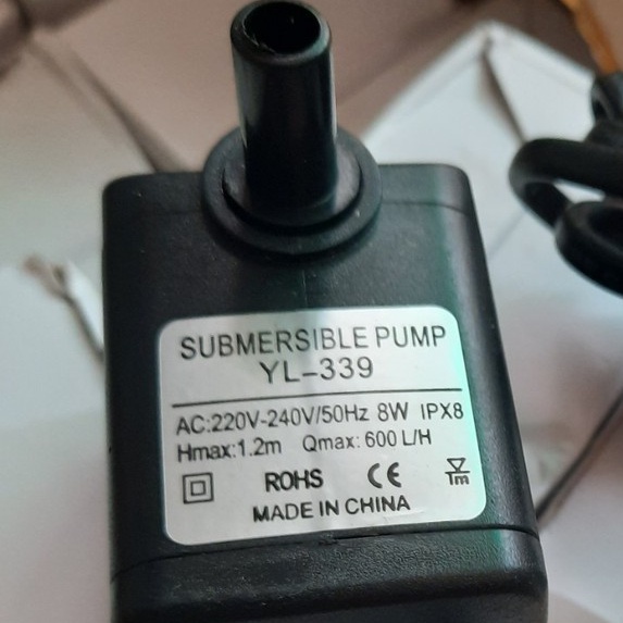 Máy bơm mini hồ cá 8W 600L/H phun cao 1,2m