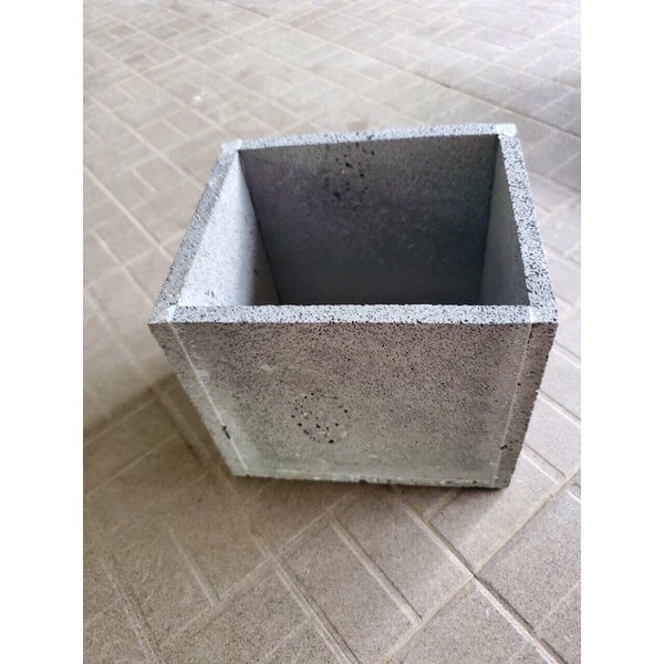 Chậu đá hình vuông kích thước 20x20x20 trồng cây - chất liệu đá ong xám
