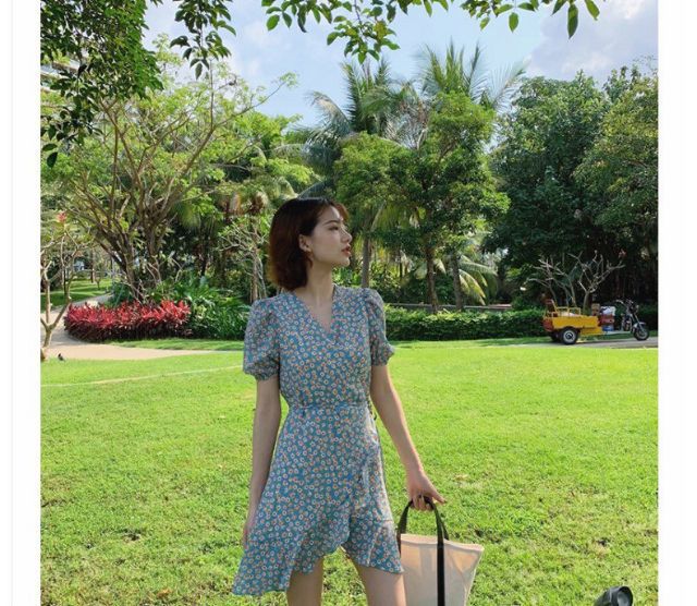 Đầm hoa nhí xanh chéo ngực bèo tà