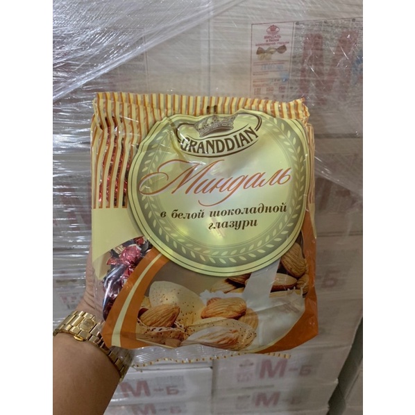 Kẹo socola trắng bọc hạnh nhân Granddian 450g