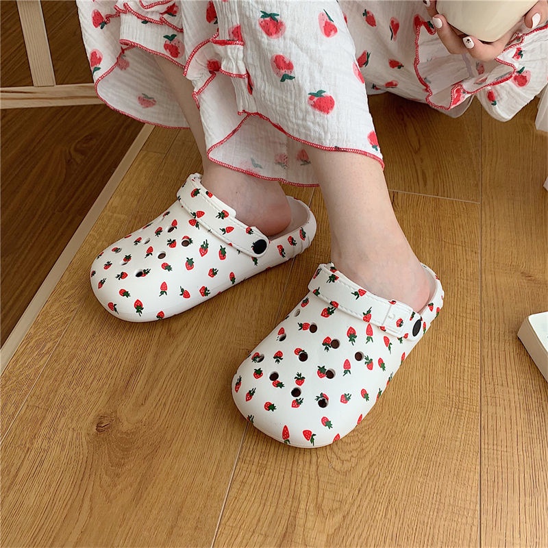 Giày Đi Biển Đục Lỗ Toàn Diện In Hình Quả Dâu Cho Nữ