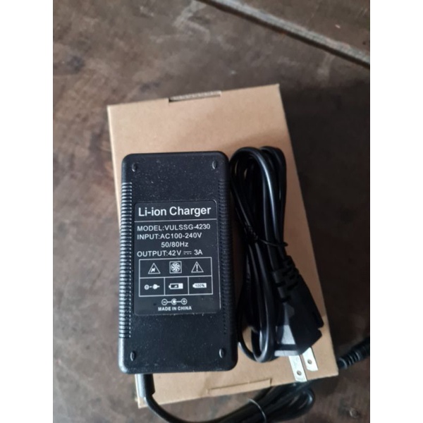 Sạc Pin Li - ion 10S ( 42v ) 3A Loại Xịn Có Quạt Tản Nhiệt