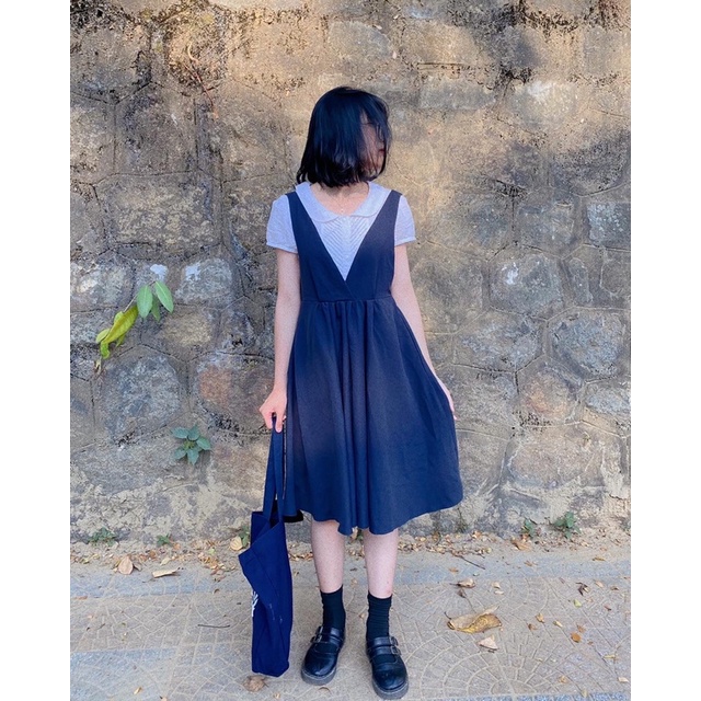 YẾM VÁY XOÈ CỔ V + SƠ MI CỔ BÈO - @luna.maay
