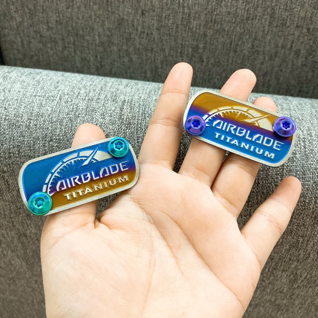 Compo dán nắp dầu Titan + 2 ốc Gr5 cho Xe Air Blade