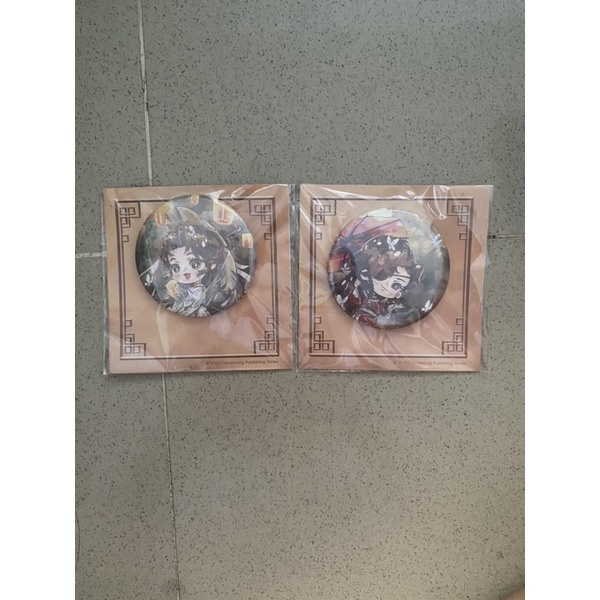 Cặp huy hiệu chibi showroom