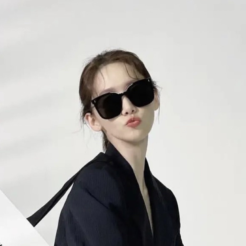 Kính mát nam nữ FRIDA màu đen mắt vuông,kiểu dáng unisex,phong cách hàn quốc.Chống UV400,hot trend2022