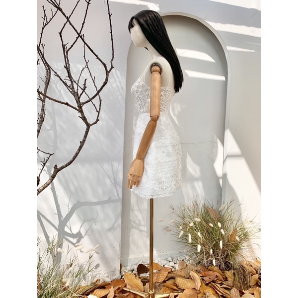 ĐẦM REN CỔ CHÉO,HOA VĂN THUÊ NỔI