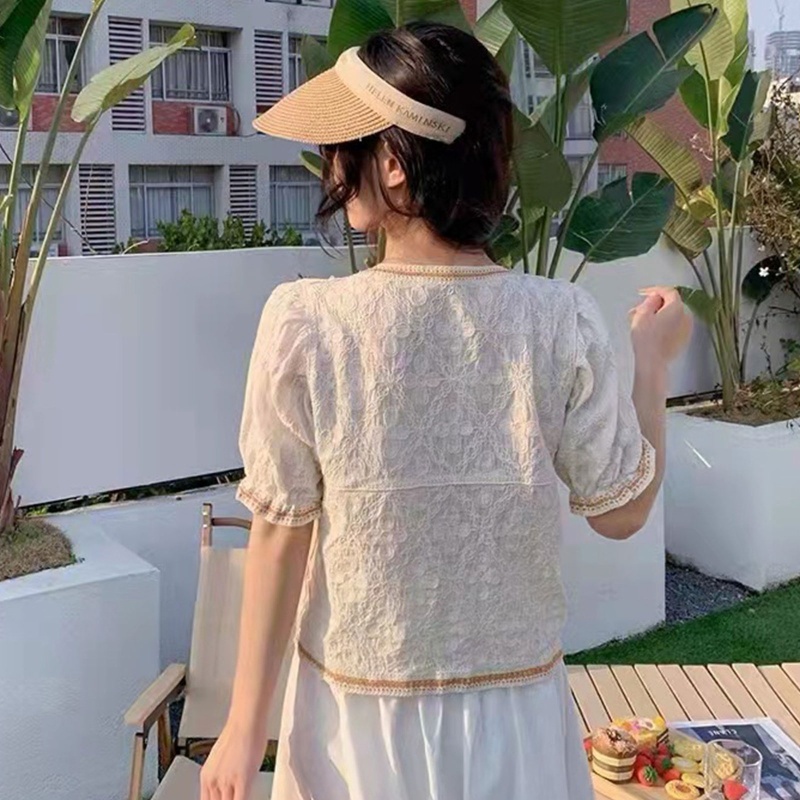 Áo Croptop Tay Phồng Ngắn Thêu Hoa Phối Ren Thời Trang Xinh Xắn Cho Nữ