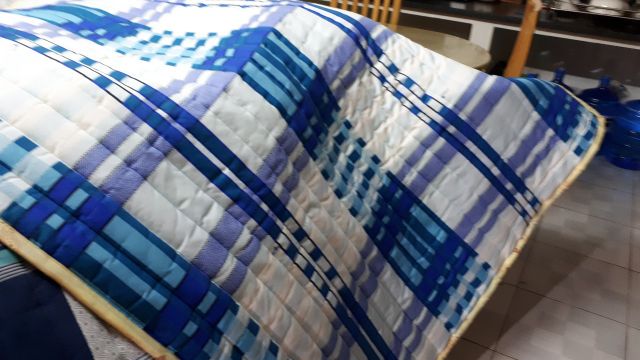 Nệm cuộn đa năng vải cotton chần gòn tấm 1m6x2m.có thể gấp gọn gàng mang theo đi xa,picnic.