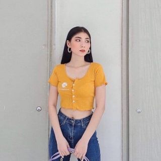 Áo croptop nút thêu bông cúc