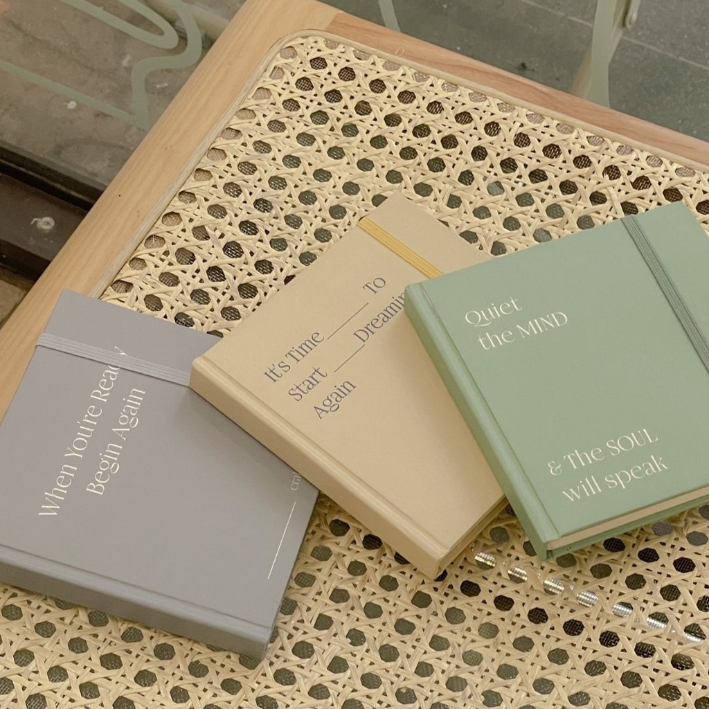 Sổ vuông không dòng kẻ plain 130gsm Crabit 144 trang xanh mint